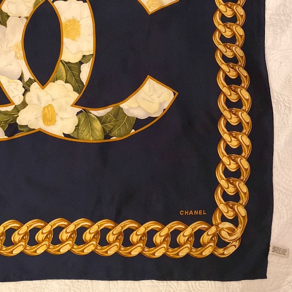 Chanel coco square silk scarf - Picture 6 of 14